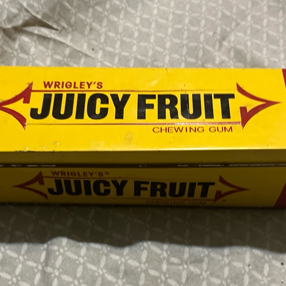 Juicy fruit tin